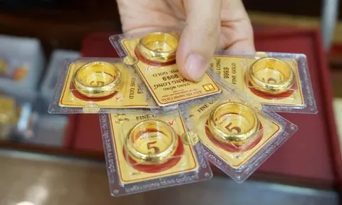 Giá vàng hôm nay (25/12): Vàng nhẫn bứt tốc, nhà đầu tư nhỏ lẻ đứng ngồi không yên
