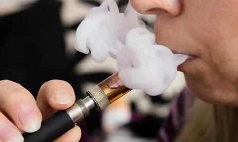 Người hút thuốc lá điện tử sẽ bị phạt đến 5 triệu đồng