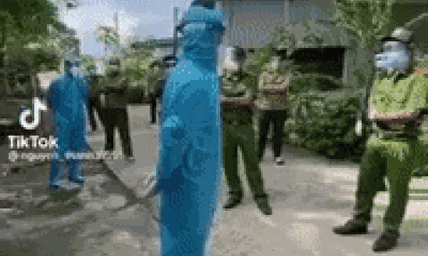 F0 cố thủ trong nhà, nhất quyết không đi cách ly điều trị mặc cho lực lượng chức năng ra sức giải thích