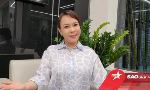 Việt Hương xin lỗi bà con vì lỡ phát gạo mốc: 'Cả nhà thương em, bây giờ em sẽ đền lại liền'
