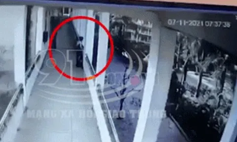 Clip: Khoảnh khắc trước lúc nam sinh rơi từ tầng 3 trường học xuống đất tử vong khiến nhiều người xót xa