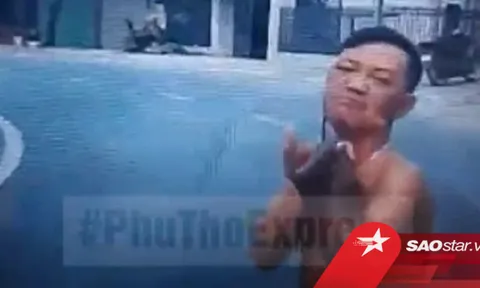 Người đàn ông bất ngờ chặn đầu ô tô, cầm vật giống súng chĩa thẳng tài xế dọa bắn