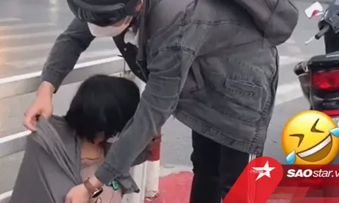 Thấy cô gái bán hàng rong ngồi co ro bên đường, hành động của chàng trai sau đó nhận 'cơn mưa' lời khen