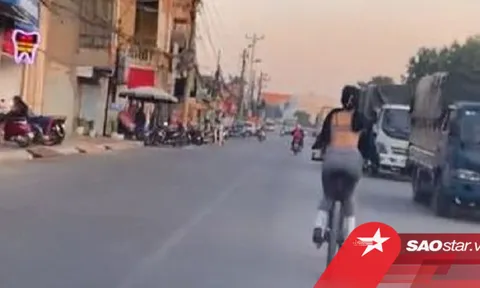 Ăn mặc 'mát mẻ' đi đạp xe giữa mùa đông, cô gái bị 'ném đá' dữ dội