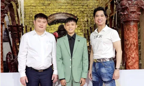 Bầu Thụy và danh ca Ngọc Sơn chính thức nâng đỡ Hồ Văn Cường, hết lòng dạy hát cho con nuôi Phi Nhung