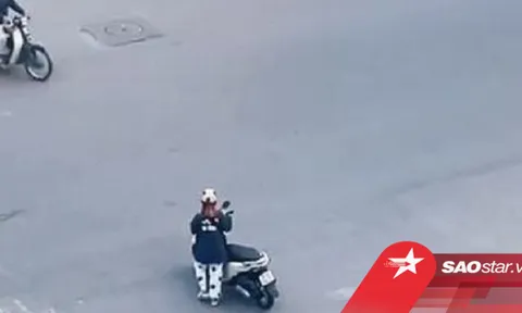 Hồn nhiên tập thể dục ngay ngã tư đường, cô gái khiến dân mạng ngán ngẩm: 'Con gái là thứ khó hiểu nhất'