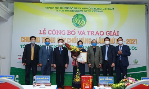 Chổi Kim Cương thuộc về nữ công nhân môi trường Nguyễn Thị Thu Oanh