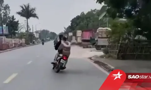 Clip: Thanh niên đầu trần chở theo bạn gái đánh võng, điên cuồng rung lắc xe như làm xiếc giữa đường