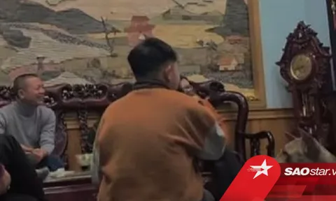 Cậu bé hát karaoke với giai điệu 'lạ', cả nhà gắng gượng lắng nghe nhưng vẫn không nhịn được cười