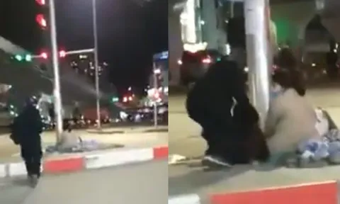 Clip: Ấm lòng với hình ảnh chàng trai giúp đỡ em bé ngủ ngoài đường giữa đêm đông giá buốt