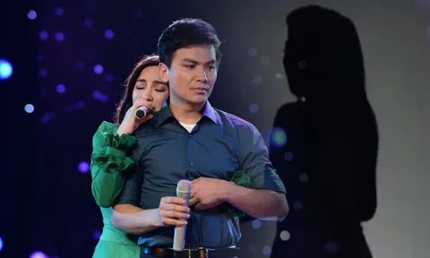 Mạnh Quỳnh thất thần nhìn Trizzie Phương Trinh hóa thân cố ca sĩ Phi Nhung trên sân khấu