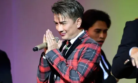 Đàm Vĩnh Hưng nhắc đến 2 từ 'chính nghĩa' sau khi được fan hô to 'mãi đỉnh' ngay giữa sân khấu