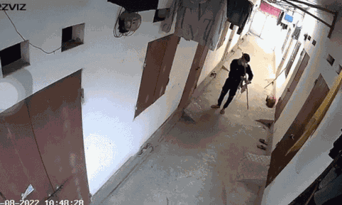 Tên 'biến thái' lẻn vào khu trọ trộm đồ lót phụ nữ, còn 'lịch sự' trả lại 1 thứ khiến người xem ngán ngẩm