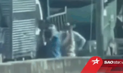 Clip: Xảy ra va chạm giao thông, 3 người đàn ông lao vào quyết sống mái với nhau