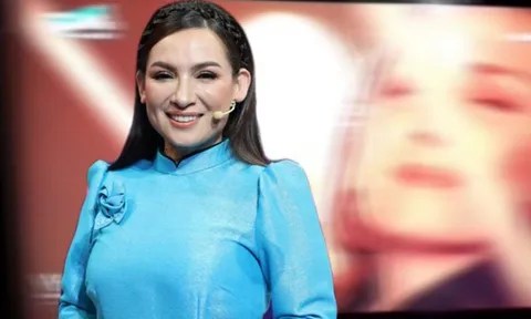 Xôn xao nữ nhạc công nước ngoài có gương mặt giống hệt Phi Nhung