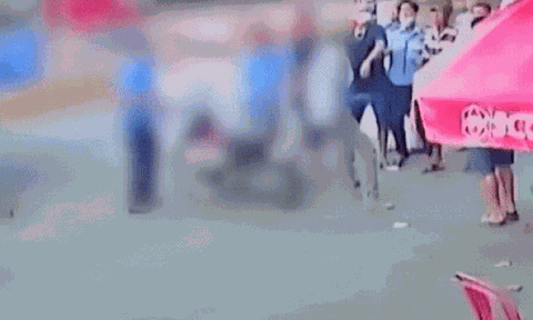 Lái xe ôm dùng tua vít đâm chết người ở bến xe Ngã Tư Ga