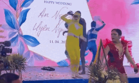 Clip: 5 anh em siêu nhân 'quẩy cực sung' trong đám cưới khiến dân tình vô cùng thích thú