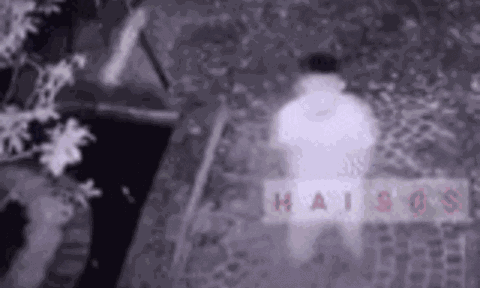 Clip: Tên trộm 'lễ phép' cúi đầu tạ tội với gia chủ trước camera rồi cuỗm chiếc xe máy hơn 100 triệu