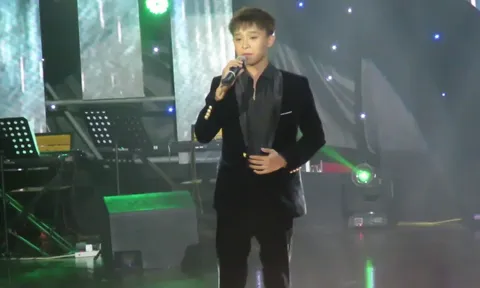 Dù bị chê bai đủ điều, sân khấu của Hồ Văn Cường vẫn cán mốc triệu view