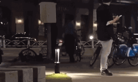 Xôn xao clip nam bảo vệ thẳng tay ném xe đạp công cộng trên vỉa hè xuống đường