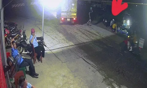 Clip: Chủ xe ngồi bên cạnh, tên trộm táo bạo lấy xe như chỗ không người