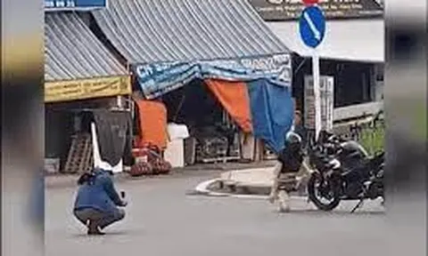 Cặp đôi biker đang quay clip sống ảo, cướp đi qua "xin nhẹ" cái điện thoại