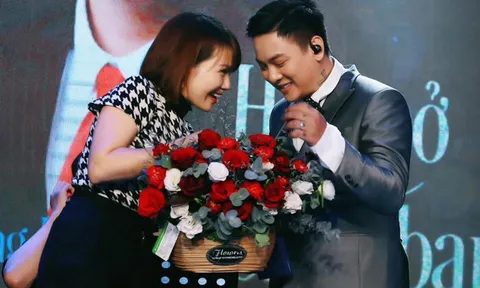 Khán giả la hét khi thấy Hoài Lâm xuất hiện biểu diễn tại sân khấu miền Tây