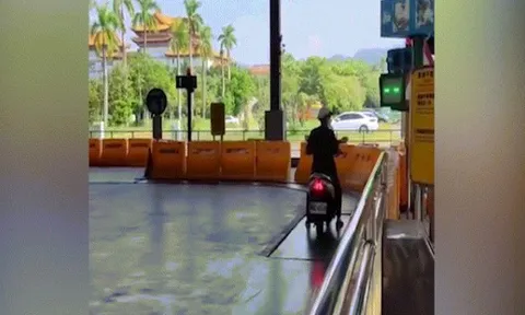 Clip: Thi bằng lái xe máy sao lạ và nhanh đến vậy