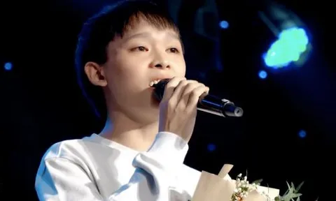 Hồ Văn Cường chạy show ở trường đại học, giọng hát lẫn ngoại hình khiến khán giả bàn tán sôi nổi