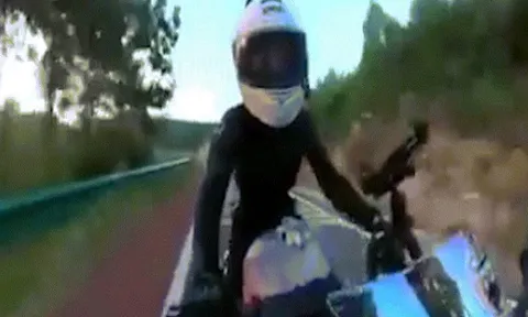 Clip: Ôm cua tốc độ cao, cô gái gặp nạn thương tâm