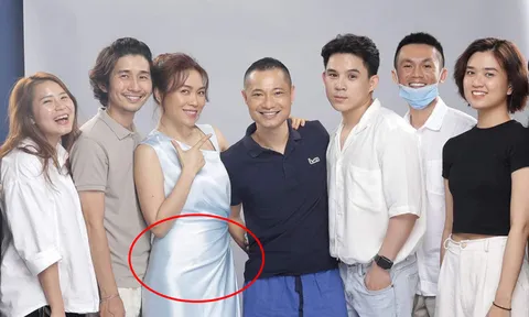 Khoe ảnh nền điện thoại, Mỹ Tâm úp mở công bố luôn 2 'tin vui lớn'?