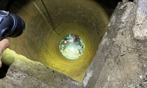 Bé trai 1 tuổi rơi xuống giếng sâu hơn 20m, người cha liền lao xuống cứu rồi mắc kẹt cùng con