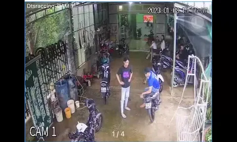 Clip: Trẻ trâu thể hiện xe máy mất lái lao thẳng vào nhà gãy cả ghế đá