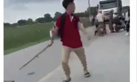 Hai nam sinh chém bạn cùng trường thương tật 52% bị bắt giữ