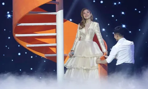 Khoe nhan sắc xinh đẹp, Mỹ Tâm 'gây lú' với bộ trang phục biểu diễn: 'Nhìn chị như chiếc bánh sinh nhật'