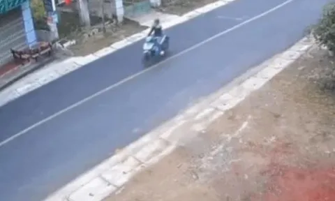 Clip: Ninja phóng nhanh không phanh kịp đâm thẳng vào xe máy ngược chiều