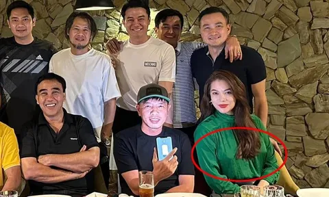 Trương Ngọc Ánh bị nghi 'thả rông' khi dự tiệc hội ngộ cùng dàn diễn viên 'Đồng Tiền Xương Máu'