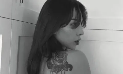 Minh Triệu tung ảnh nóng 'bỏng mắt' với body đẹp từng centimet