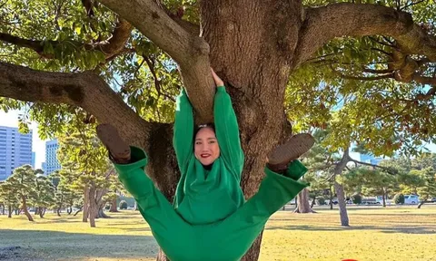 MC Cát Tường nói gì khi bị chỉ trích tạo dáng chụp ảnh 'banh chân' kém duyên