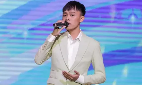 Hồ Văn Cường gây xôn xao khi được dàn vệ sĩ cùng nhân vật đặc biệt 'tháp tùng' ra về sau show diễn