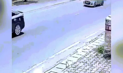 Clip: Taxi drift tránh va chạm như tay đua chuyên nghiệp