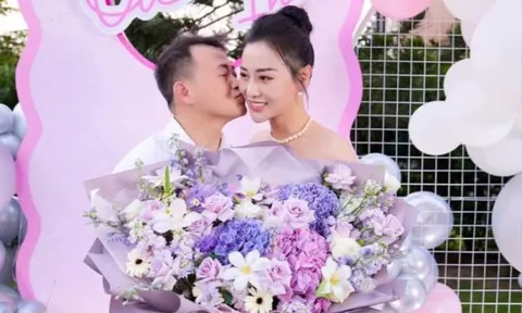 Vừa về chung một nhà, Phương Oanh đã khoe khoảnh khắc đặc biệt của Shark Bình