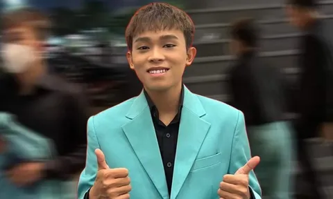 Hồ Văn Cường được vệ sĩ 'tháp tùng' đi diễn, ngoại hình thay đổi mạnh mẽ khiến ai cũng bất ngờ