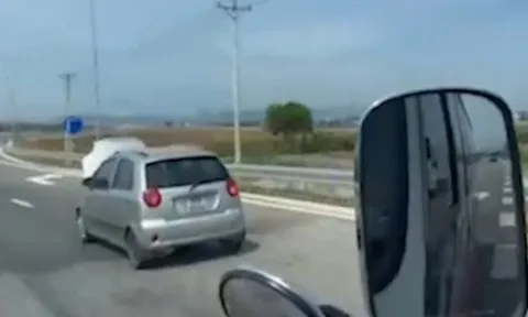 Clip: "Siêu phẩm" lái xe ô tô bằng giác quan thứ 6