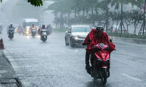 Dự báo chiều tối nay, Bắc Bộ và Nam Bộ đều sẽ đón mưa rất to