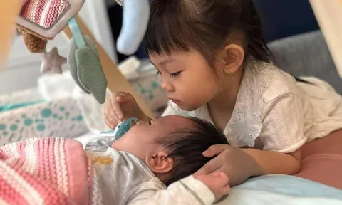 Cười nắc nẻ với cây hài Suchin nhà Cường Đô La, phụ mẹ chăm em nhưng 'nó lạ lắm'