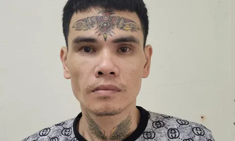 Thanh niên có hình xăm lạ trên mặt và tội lỗi 'tày đình' phía sau