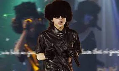 Nam ca sĩ bị chỉ trích vì bắt chước y hệt Sơn Tùng khi đi diễn