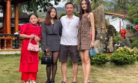 Ảnh gia đình của tân Hoa hậu Huỳnh Trần Ý Nhi, bố và 2 em gái chiếm spotlight