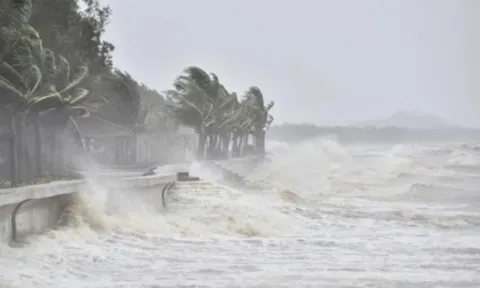 Bão Doksuri giật trên cấp 17, liệu có ảnh hưởng đến Việt Nam?